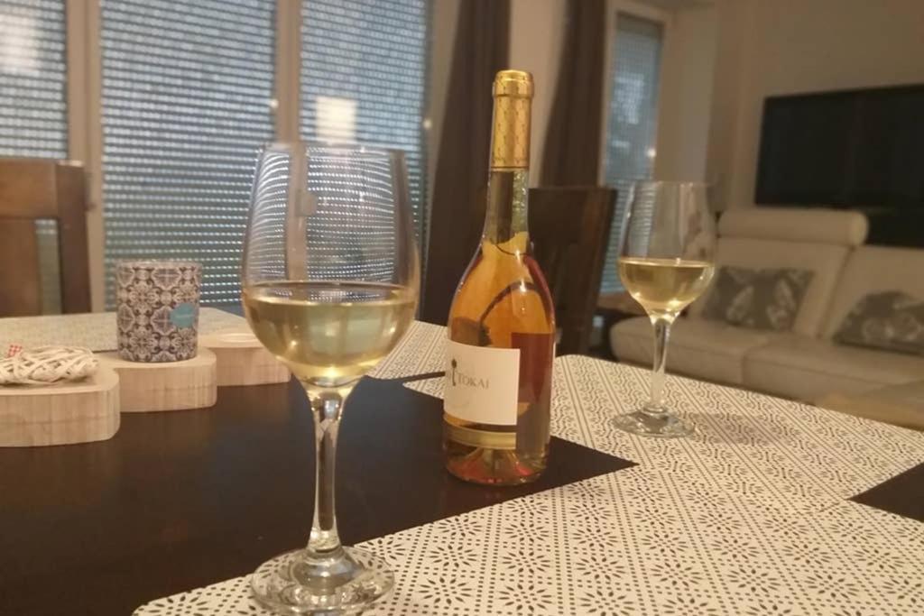 Toelgyerdo Apartman Kismaros Eksteriør billede