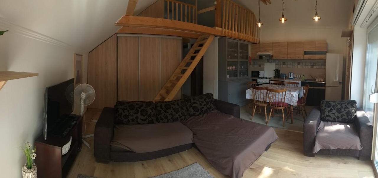 Toelgyerdo Apartman Kismaros Eksteriør billede